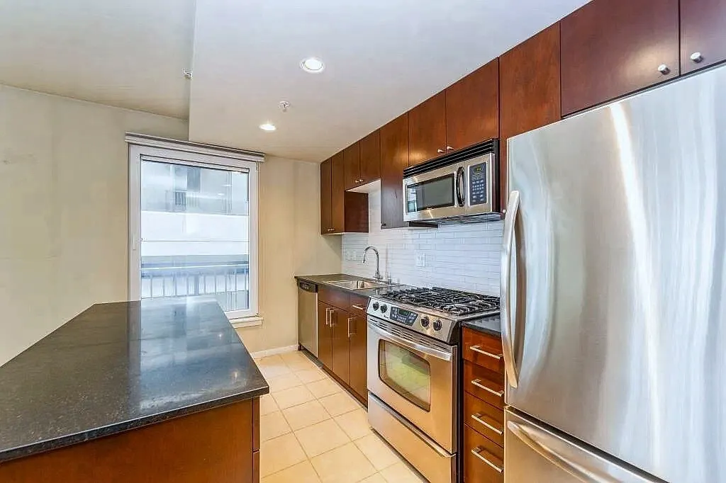 76 Cedar Street #805, Seattle, WA 98121