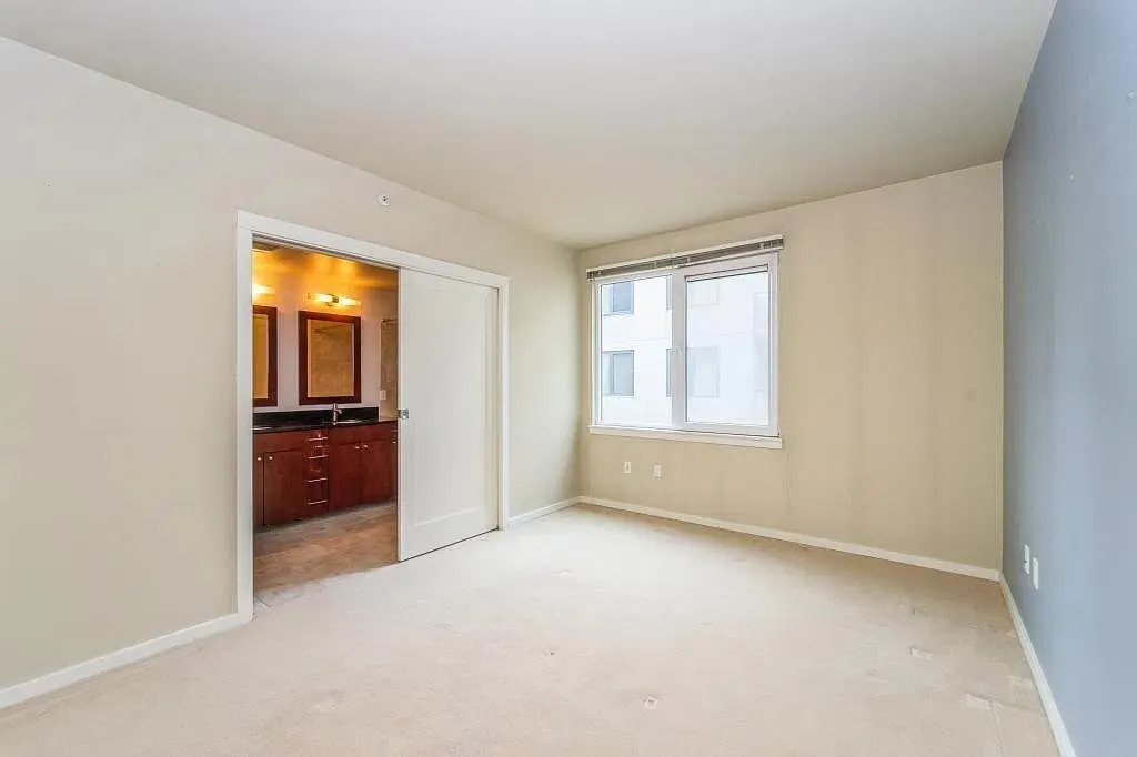 76 Cedar Street #805, Seattle, WA 98121