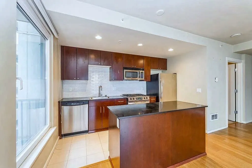 76 Cedar Street #805, Seattle, WA 98121