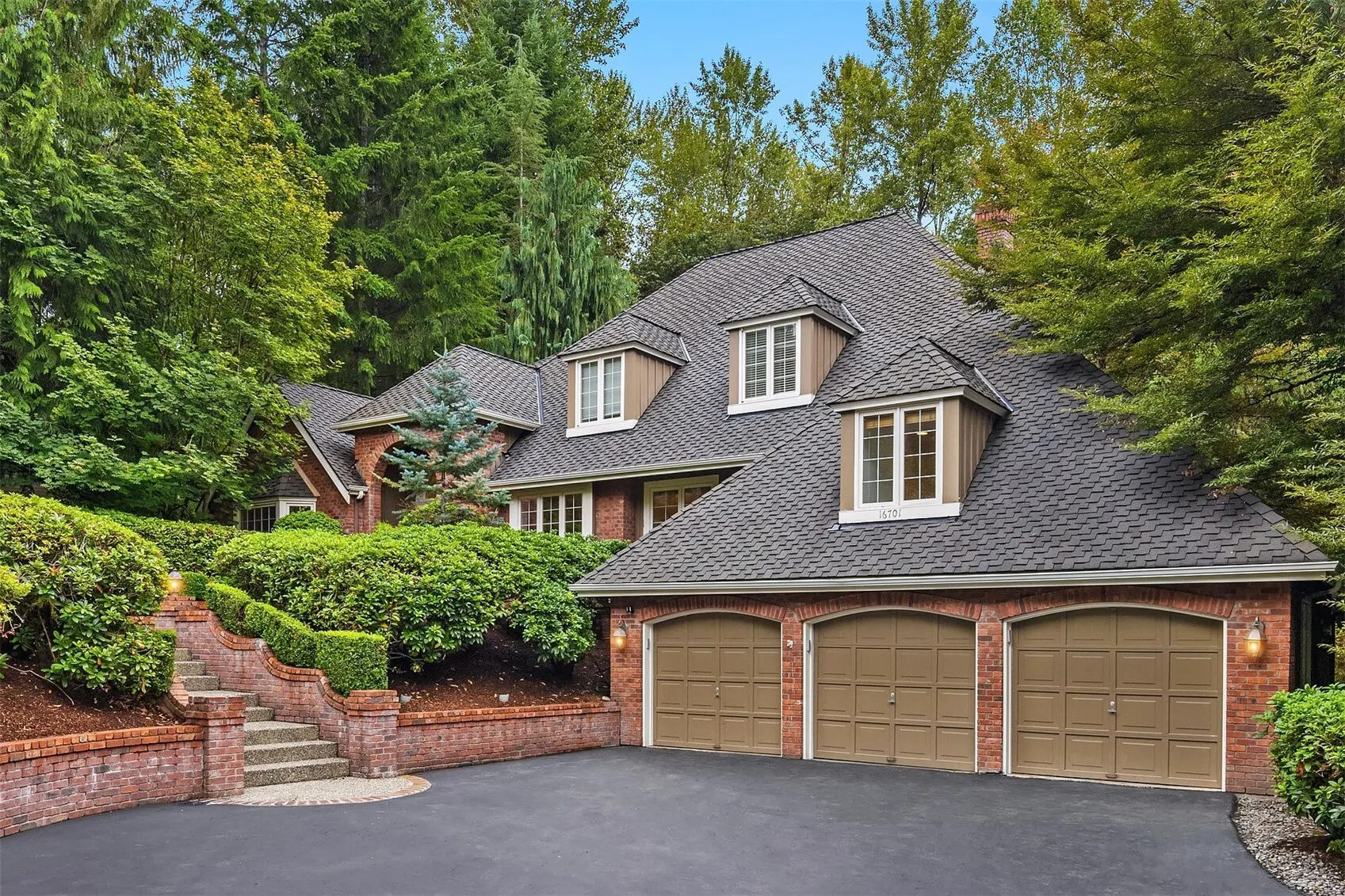 16701 Saybrook Drive NE, Woodinville, WA 98077-7469