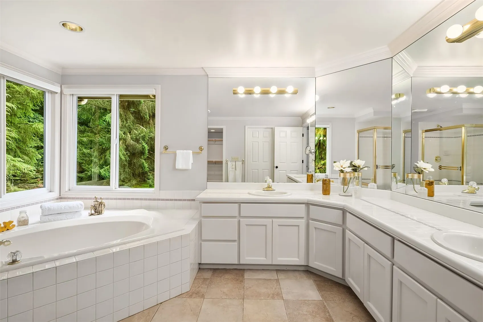 16701 Saybrook Drive NE, Woodinville, WA 98077-7469