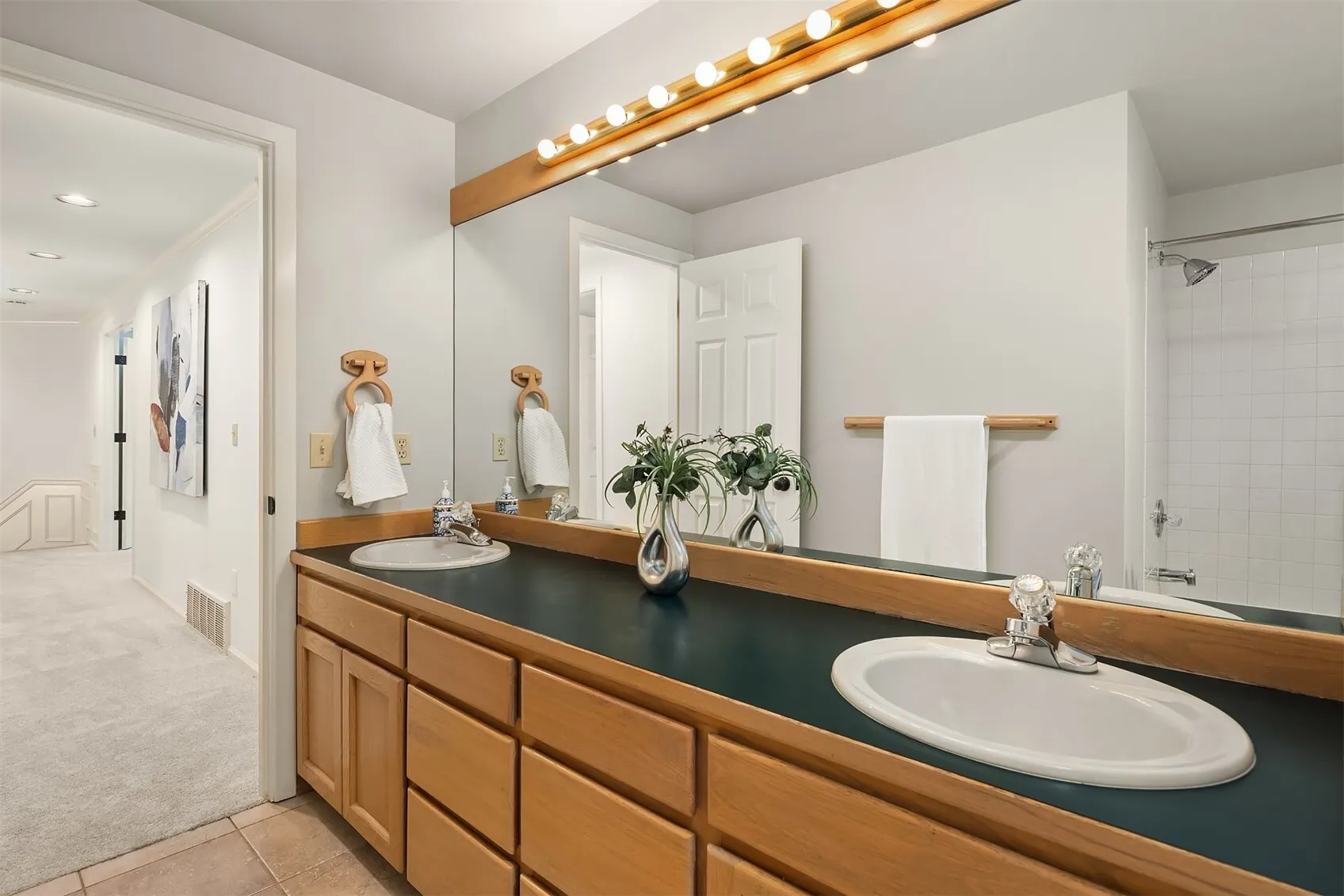 16701 Saybrook Drive NE, Woodinville, WA 98077-7469