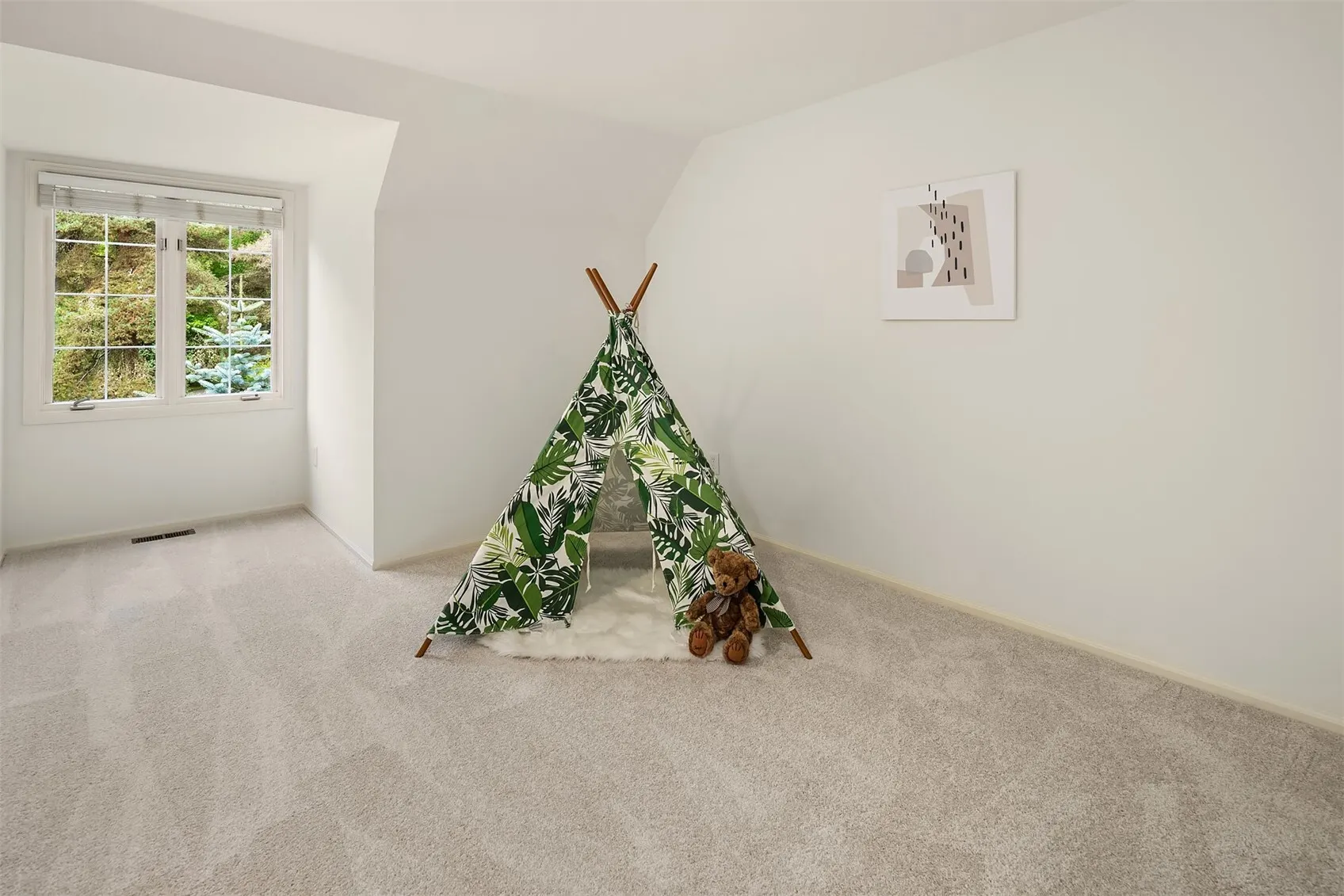 16701 Saybrook Drive NE, Woodinville, WA 98077-7469