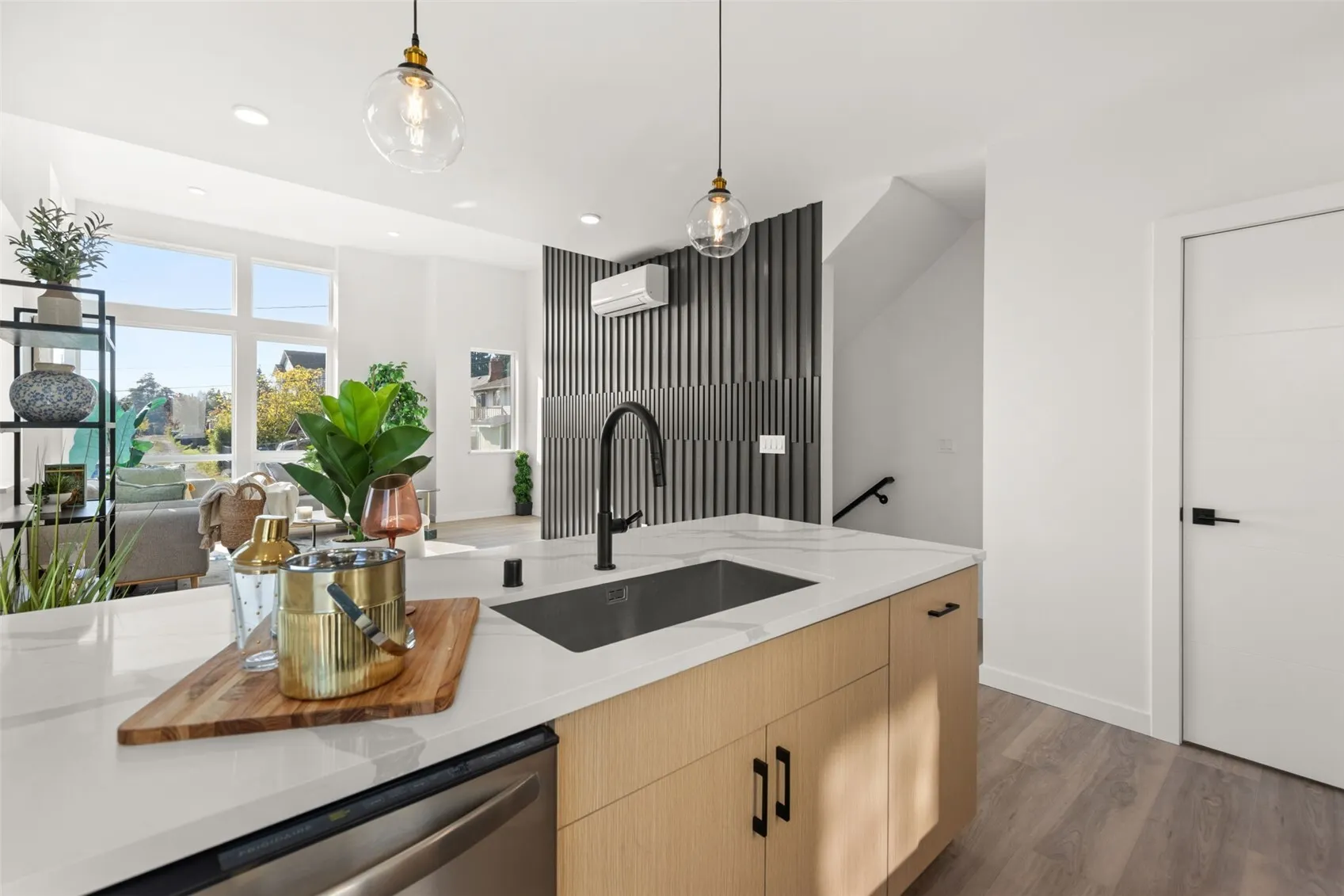 3214 B S Dawson Street , Seattle, WA 98118