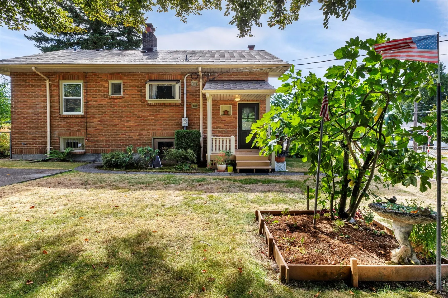 506 N 125th Street , Seattle, WA 98133
