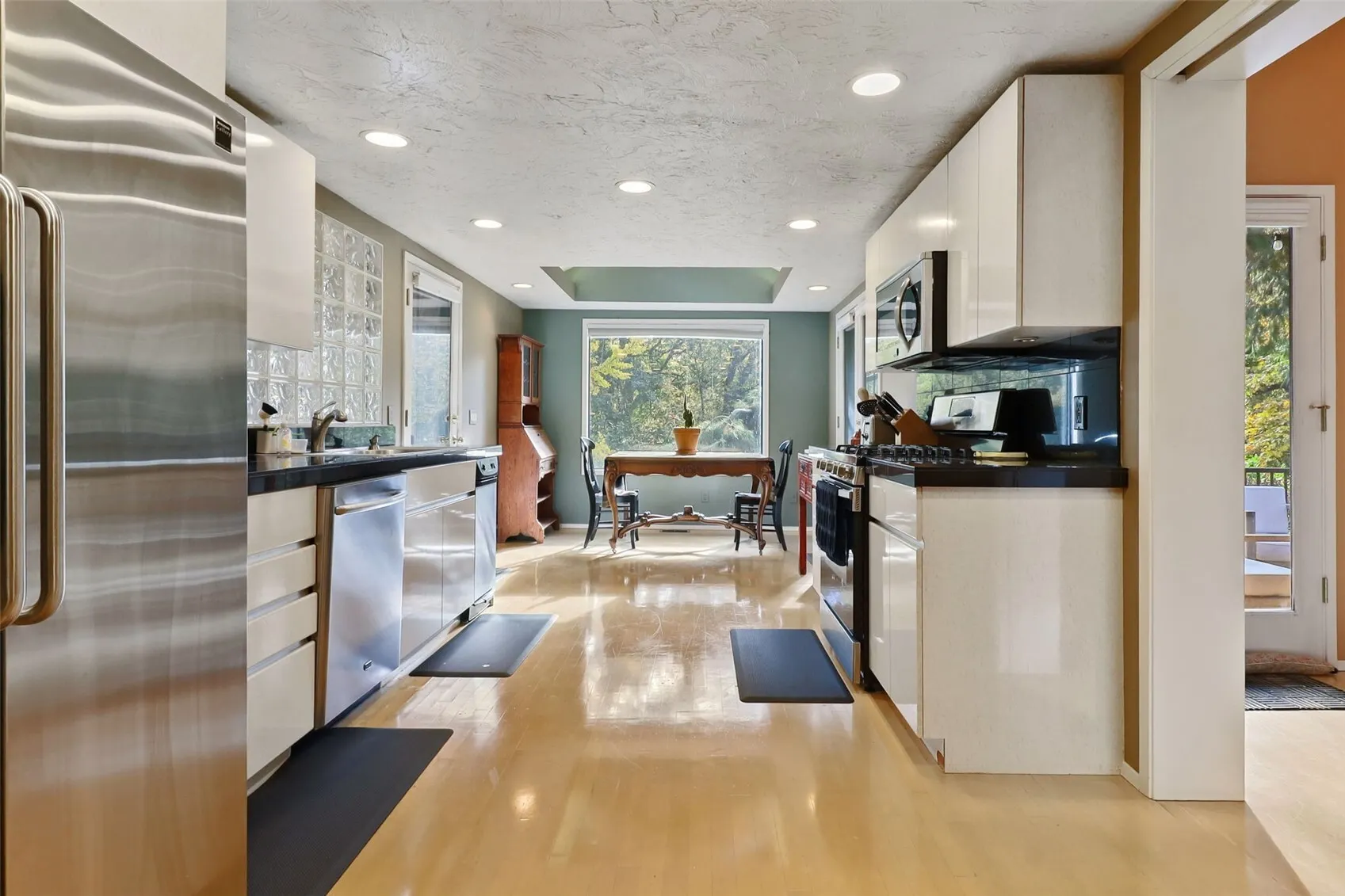16805 6th Avenue SW, Seattle, WA 98166