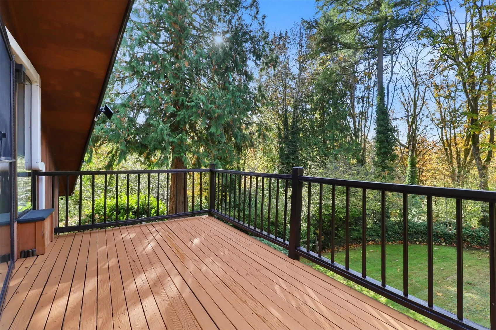 16805 6th Avenue SW, Seattle, WA 98166