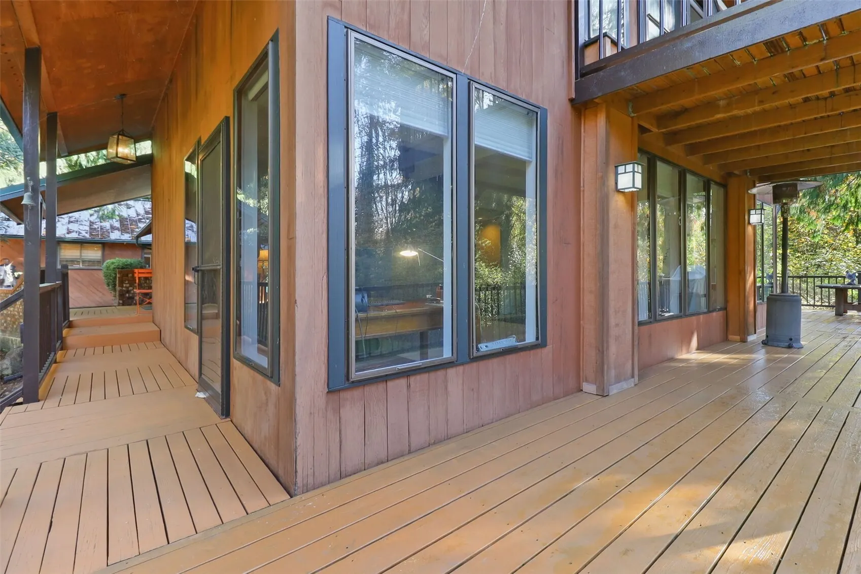 16805 6th Avenue SW, Seattle, WA 98166