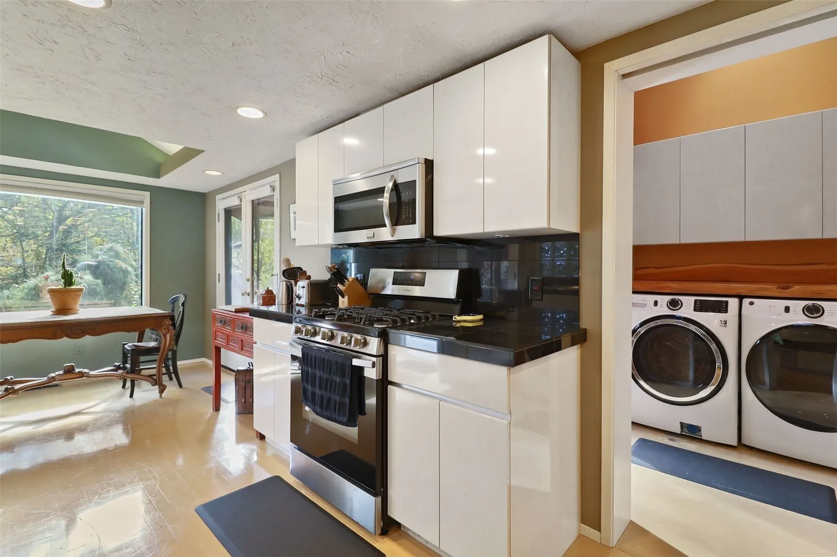 16805 6th Avenue SW, Seattle, WA 98166
