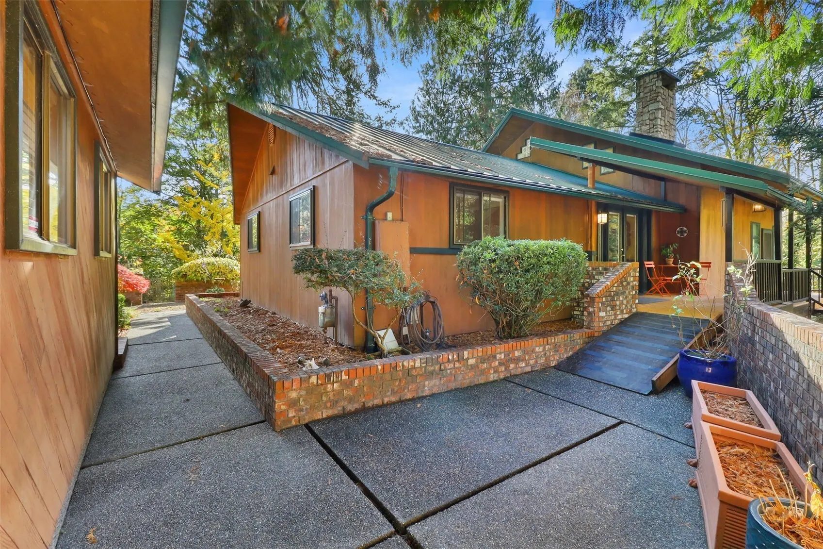 16805 6th Avenue SW, Seattle, WA 98166