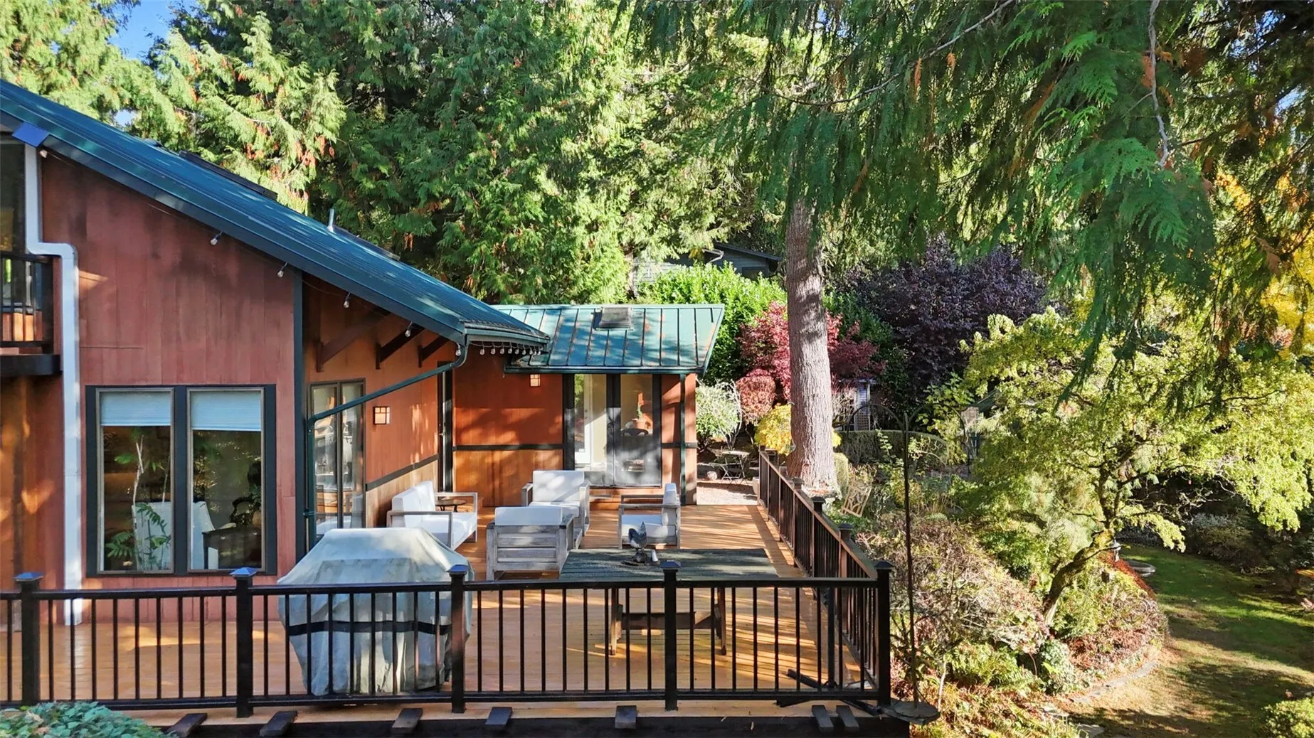 16805 6th Avenue SW, Seattle, WA 98166