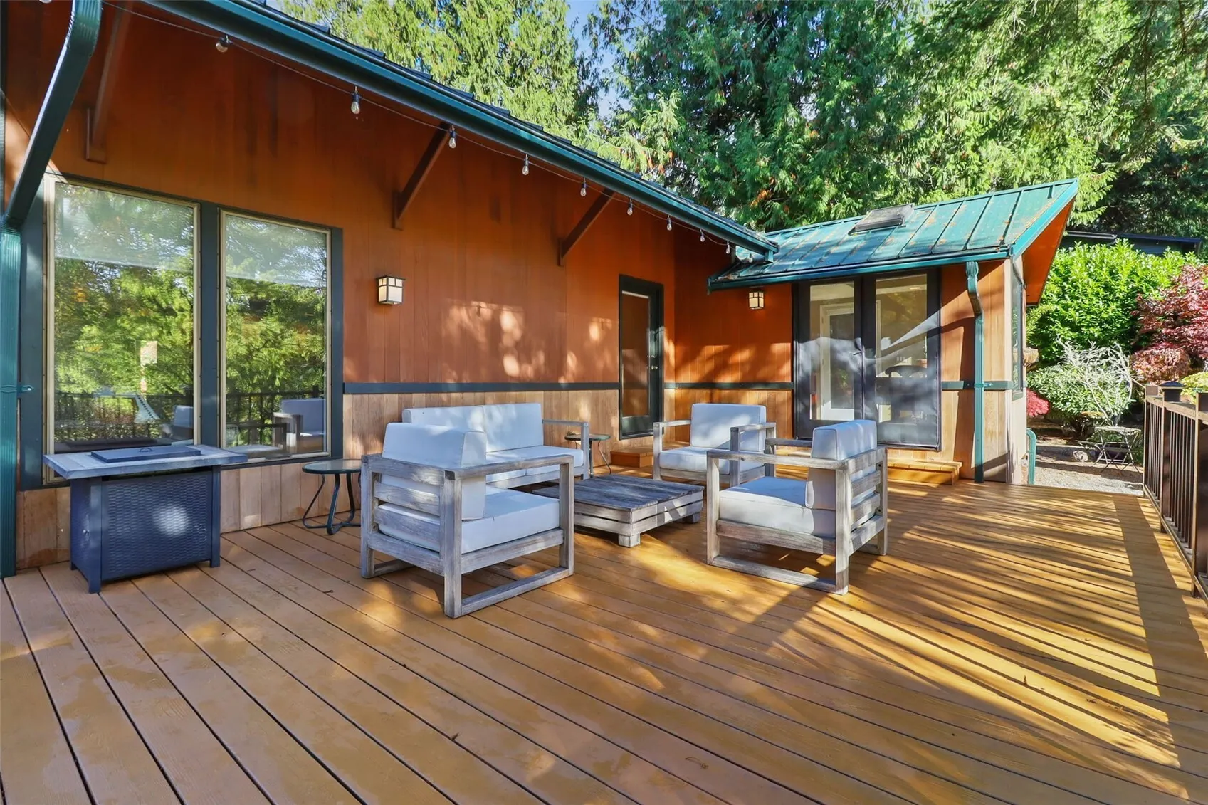 16805 6th Avenue SW, Seattle, WA 98166