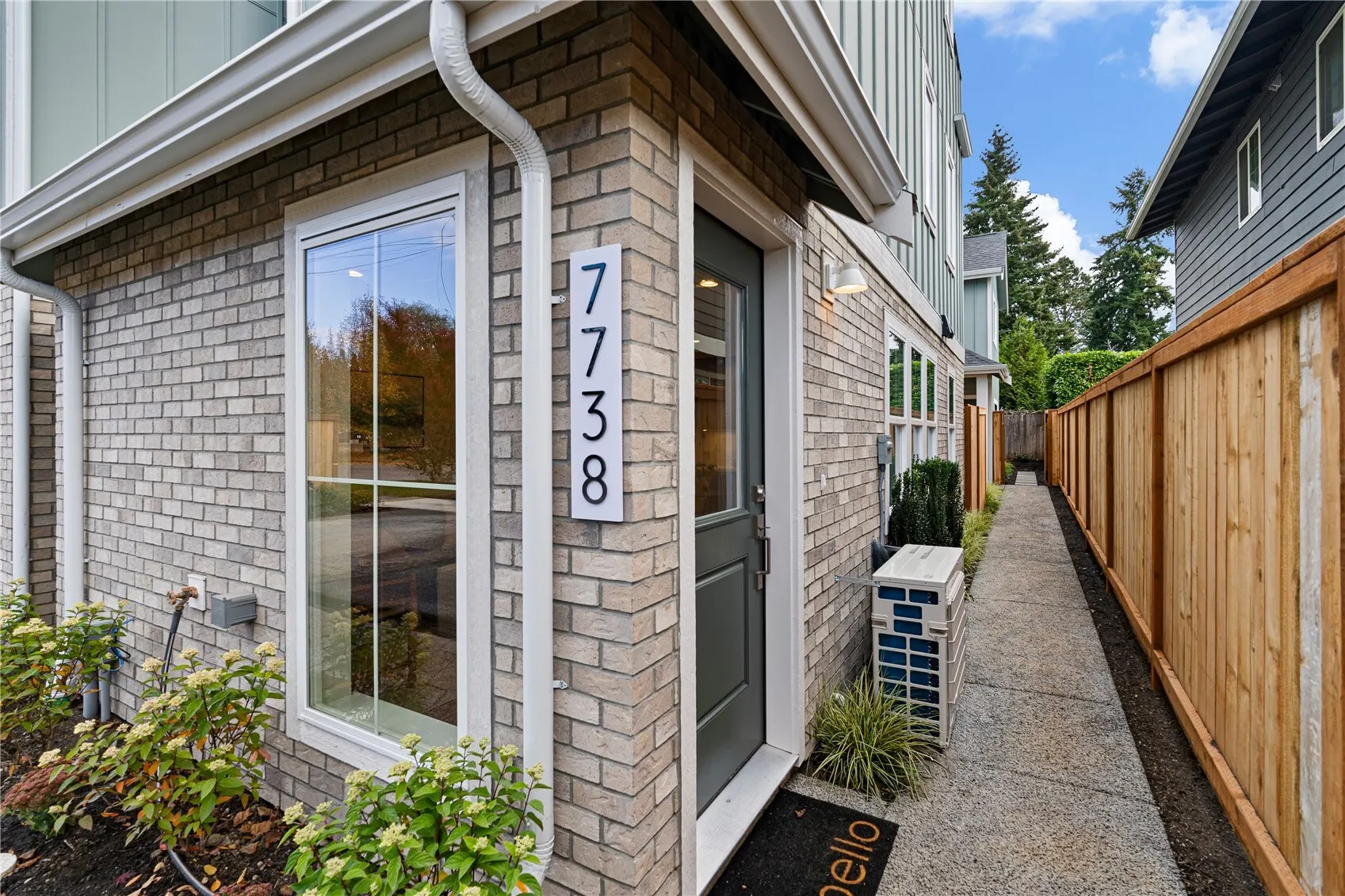 7738 36th Avenue NE, Seattle, WA 98115