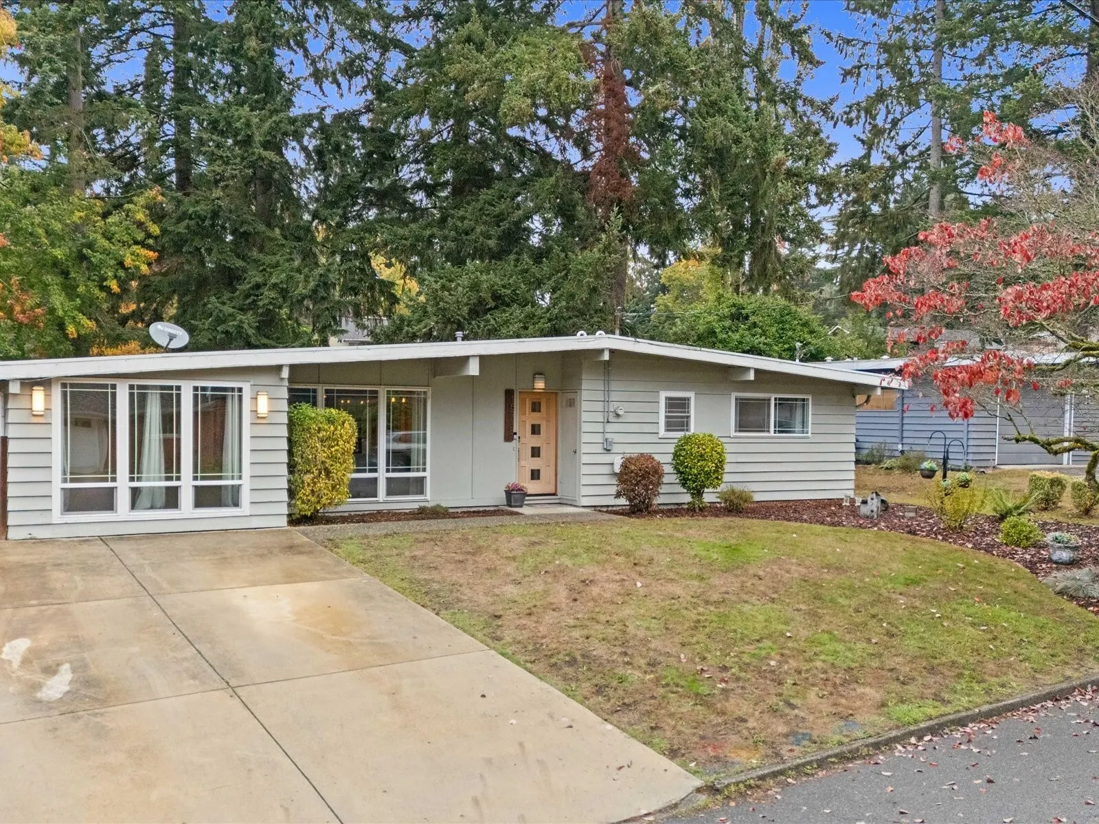 15718 NE 1st Place , Bellevue, WA 98008