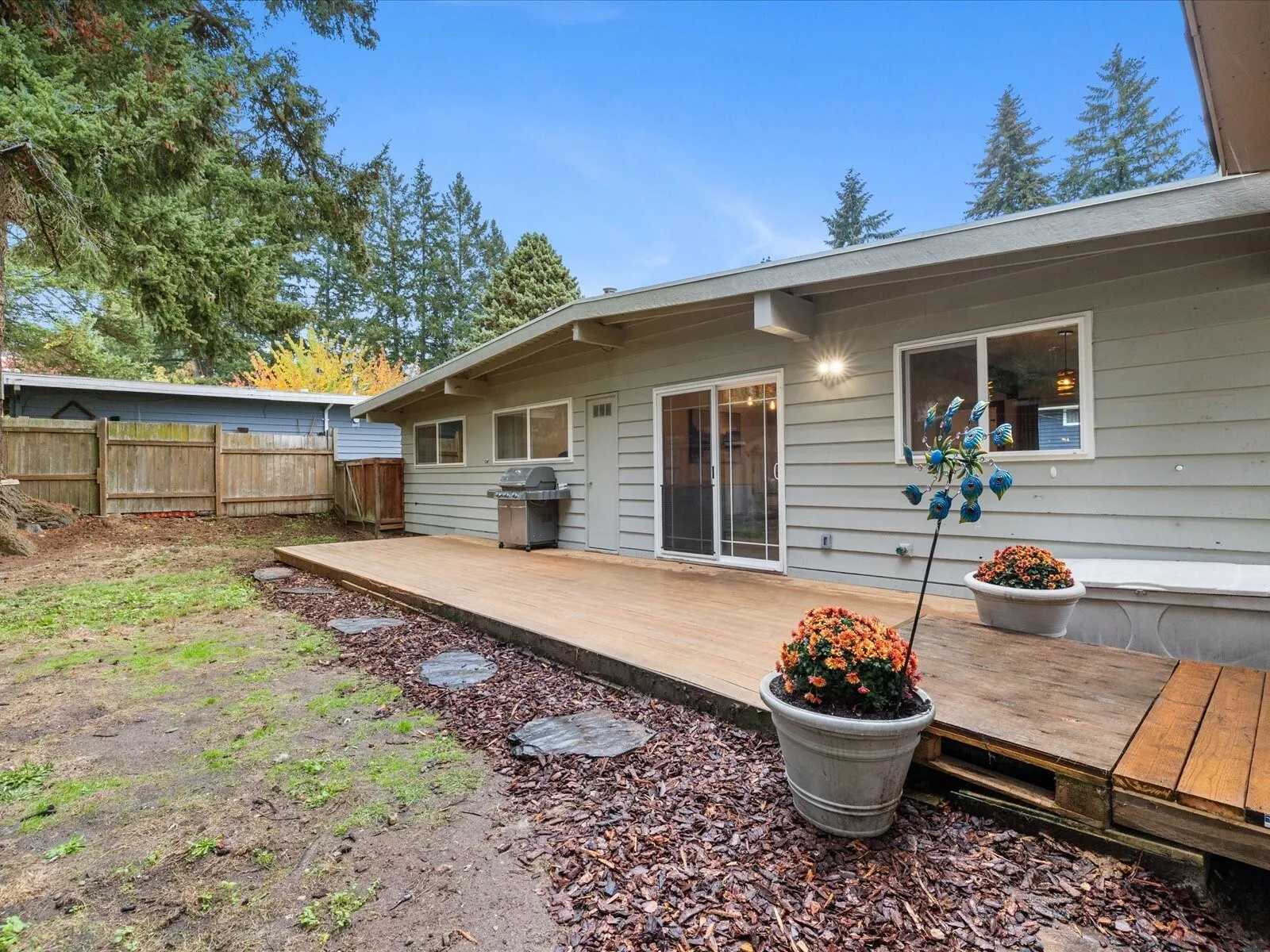 15718 NE 1st Place , Bellevue, WA 98008
