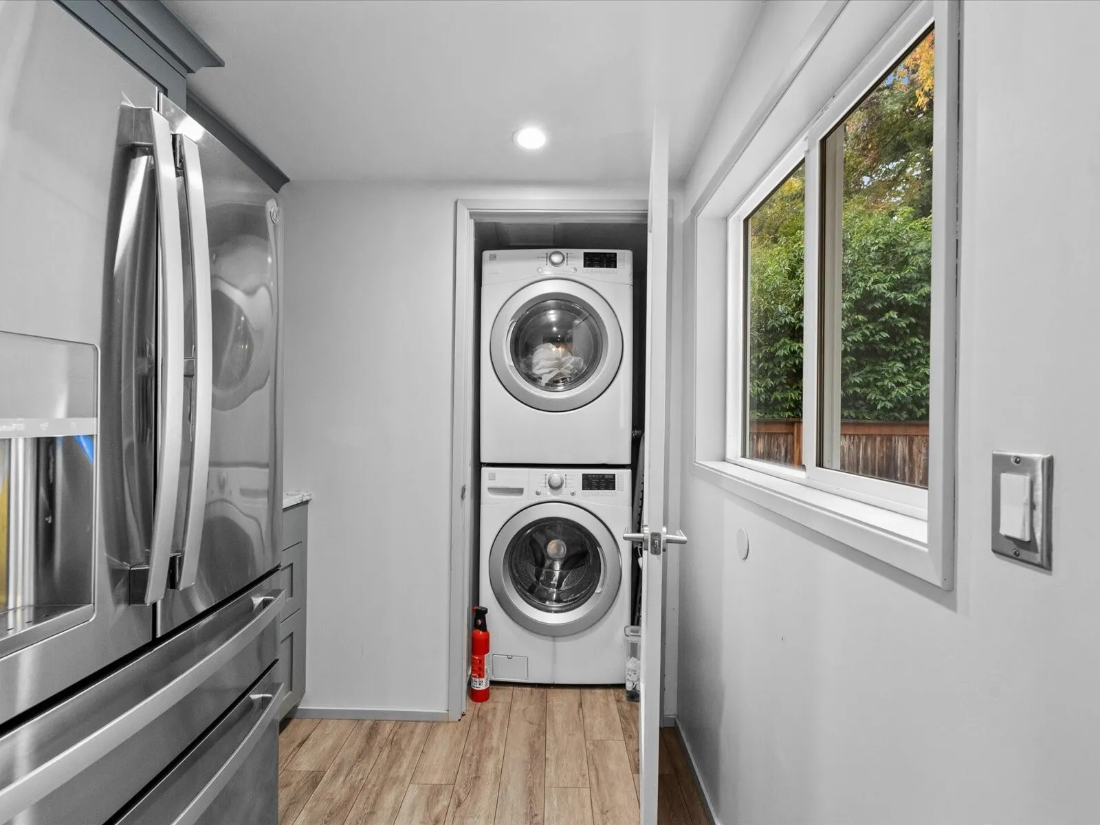 15718 NE 1st Place , Bellevue, WA 98008