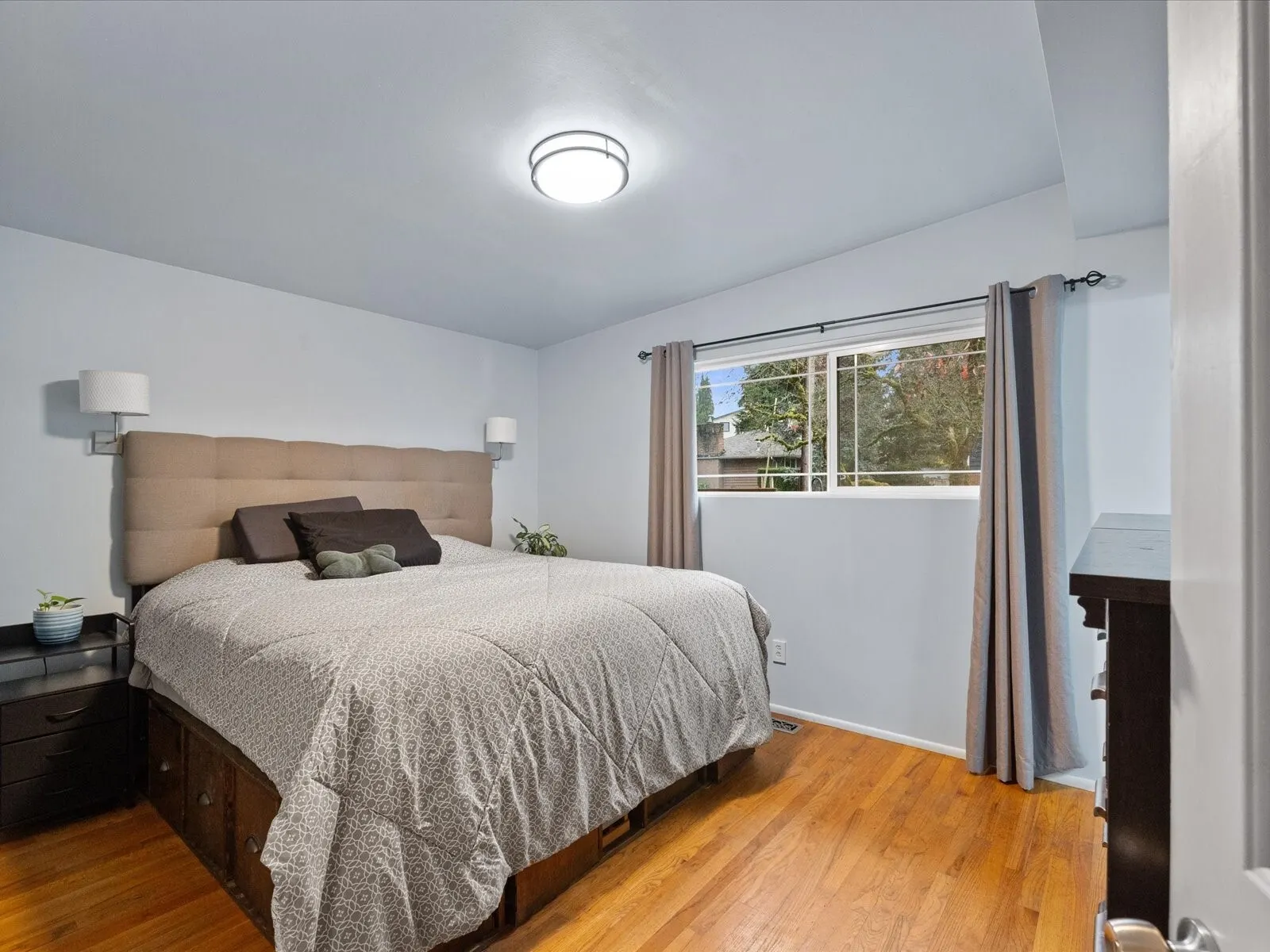 15718 NE 1st Place , Bellevue, WA 98008