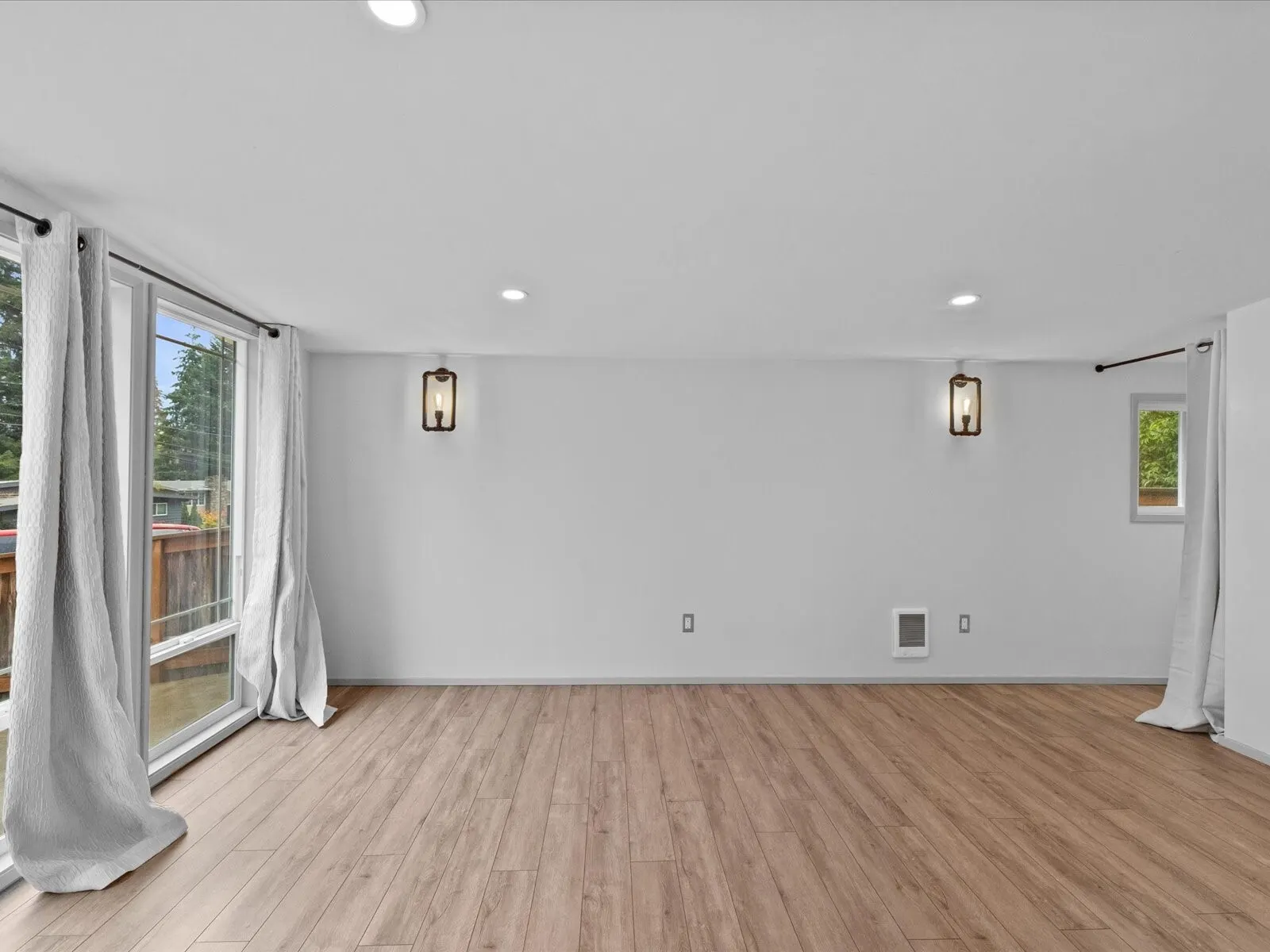 15718 NE 1st Place , Bellevue, WA 98008