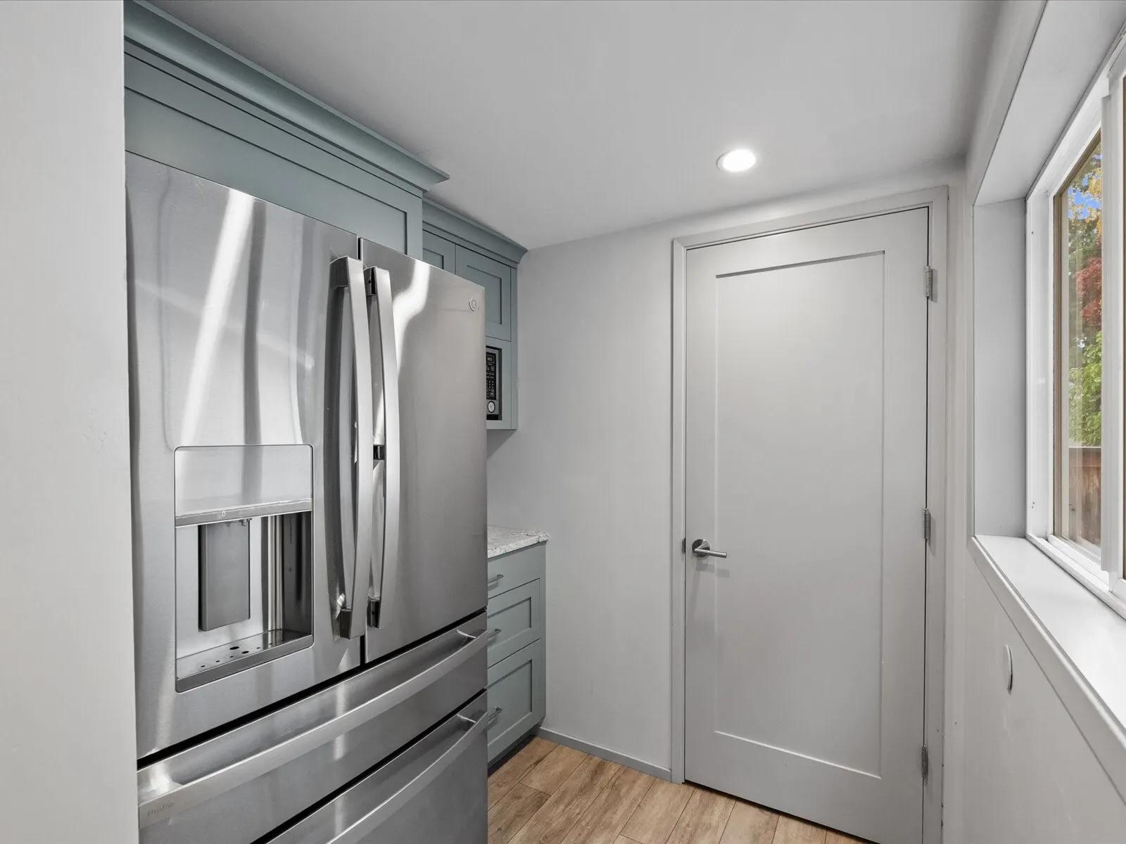 15718 NE 1st Place , Bellevue, WA 98008