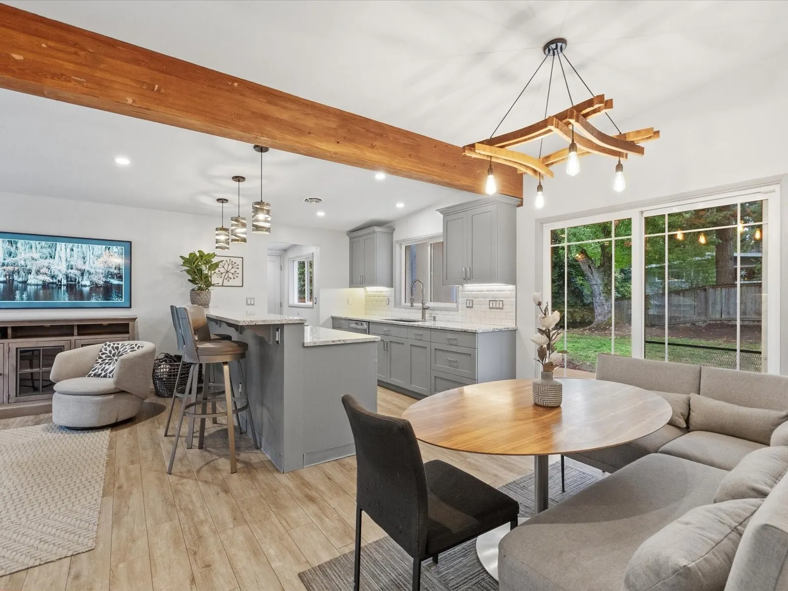 15718 NE 1st Place , Bellevue, WA 98008