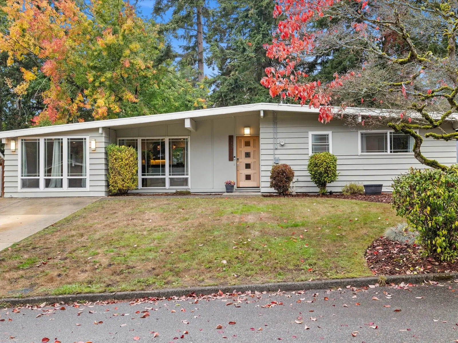 15718 NE 1st Place , Bellevue, WA 98008