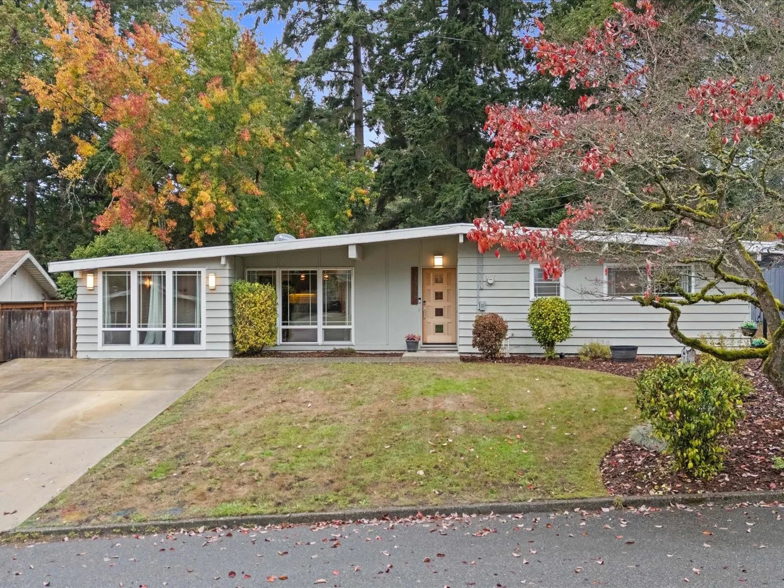 15718 NE 1st Place , Bellevue, WA 98008
