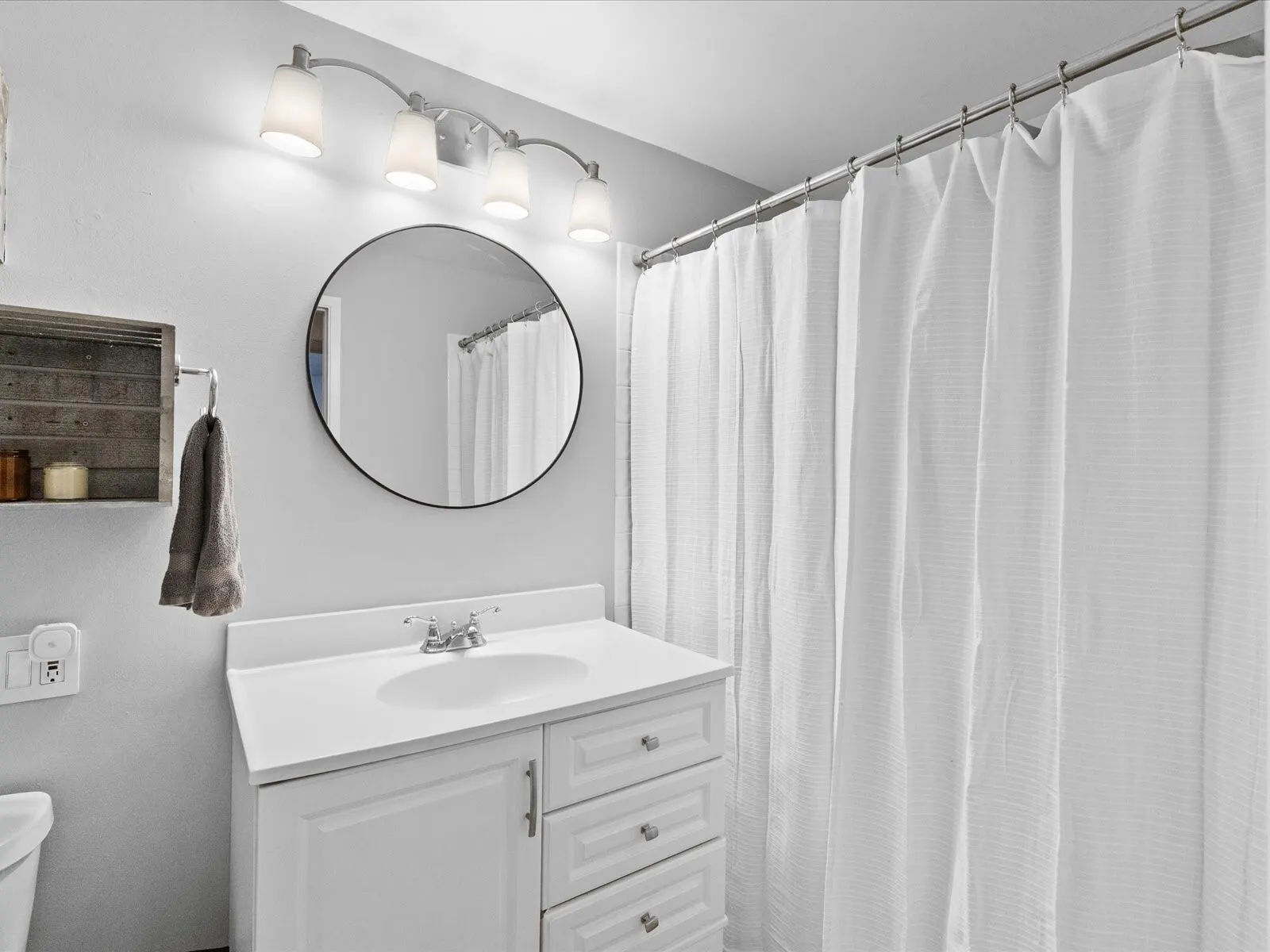 15718 NE 1st Place , Bellevue, WA 98008