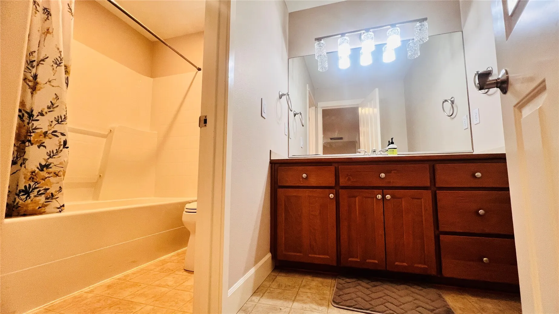 725 S 38th Court , Renton, WA 98055