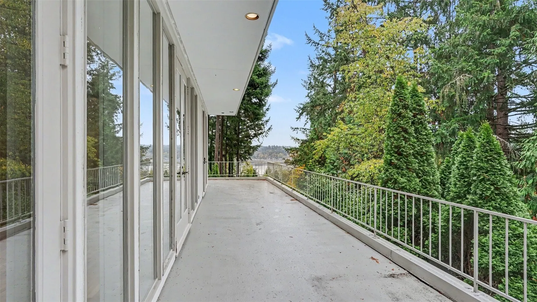 1121 W Lake Sammamish Parkway SE, Bellevue, WA 98008