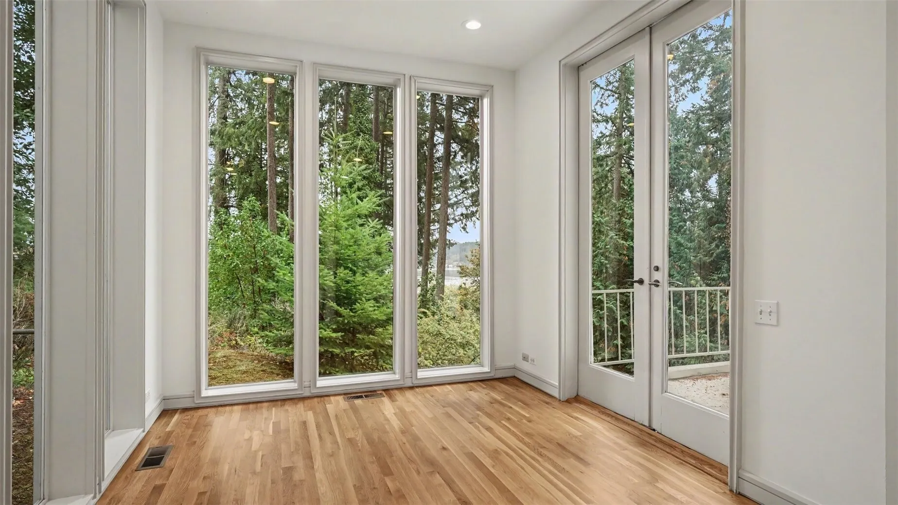 1121 W Lake Sammamish Parkway SE, Bellevue, WA 98008