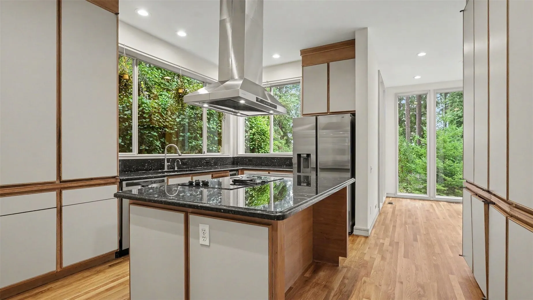1121 W Lake Sammamish Parkway SE, Bellevue, WA 98008