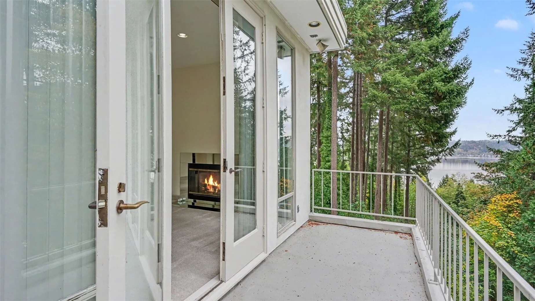 1121 W Lake Sammamish Parkway SE, Bellevue, WA 98008