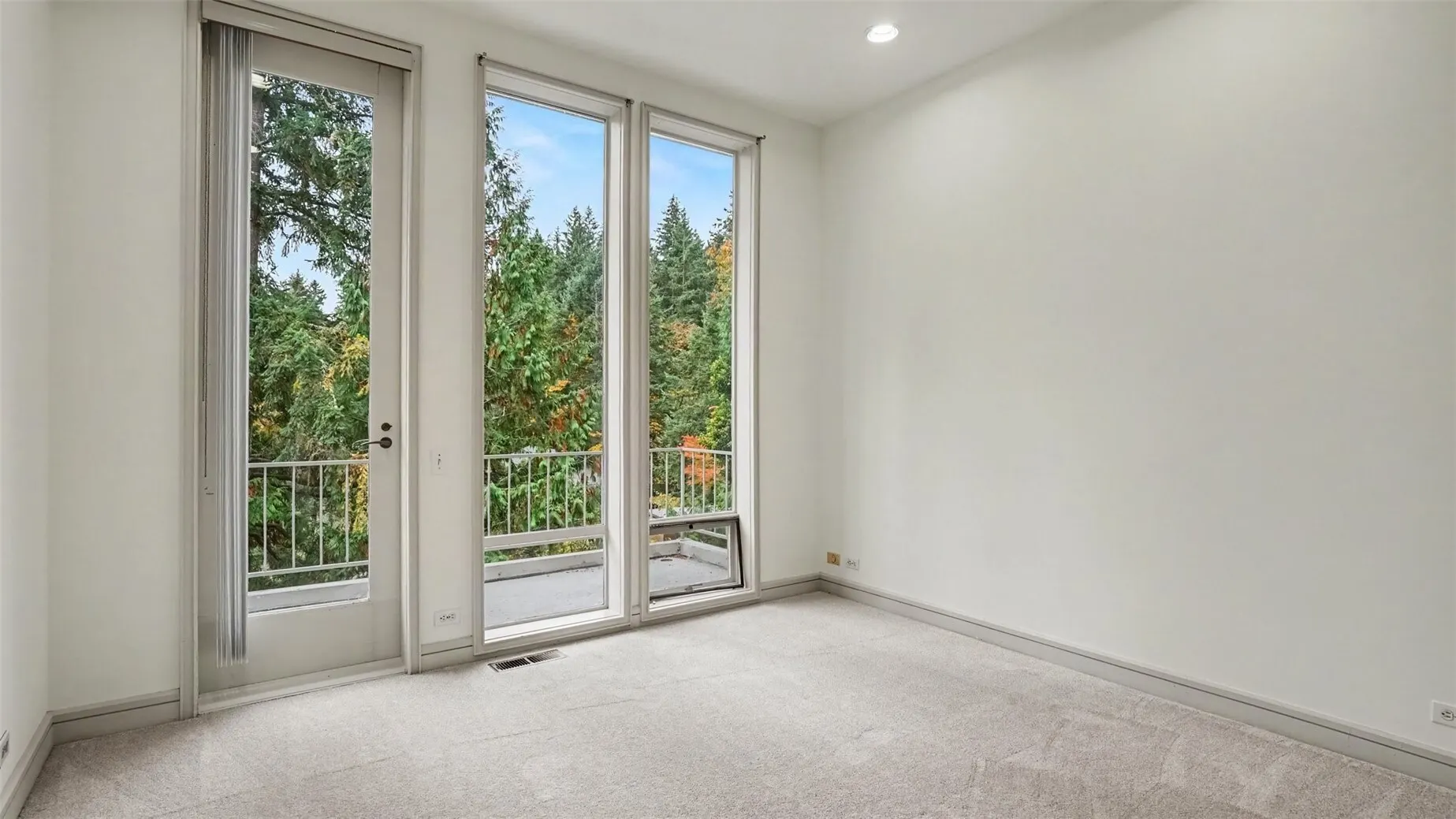 1121 W Lake Sammamish Parkway SE, Bellevue, WA 98008