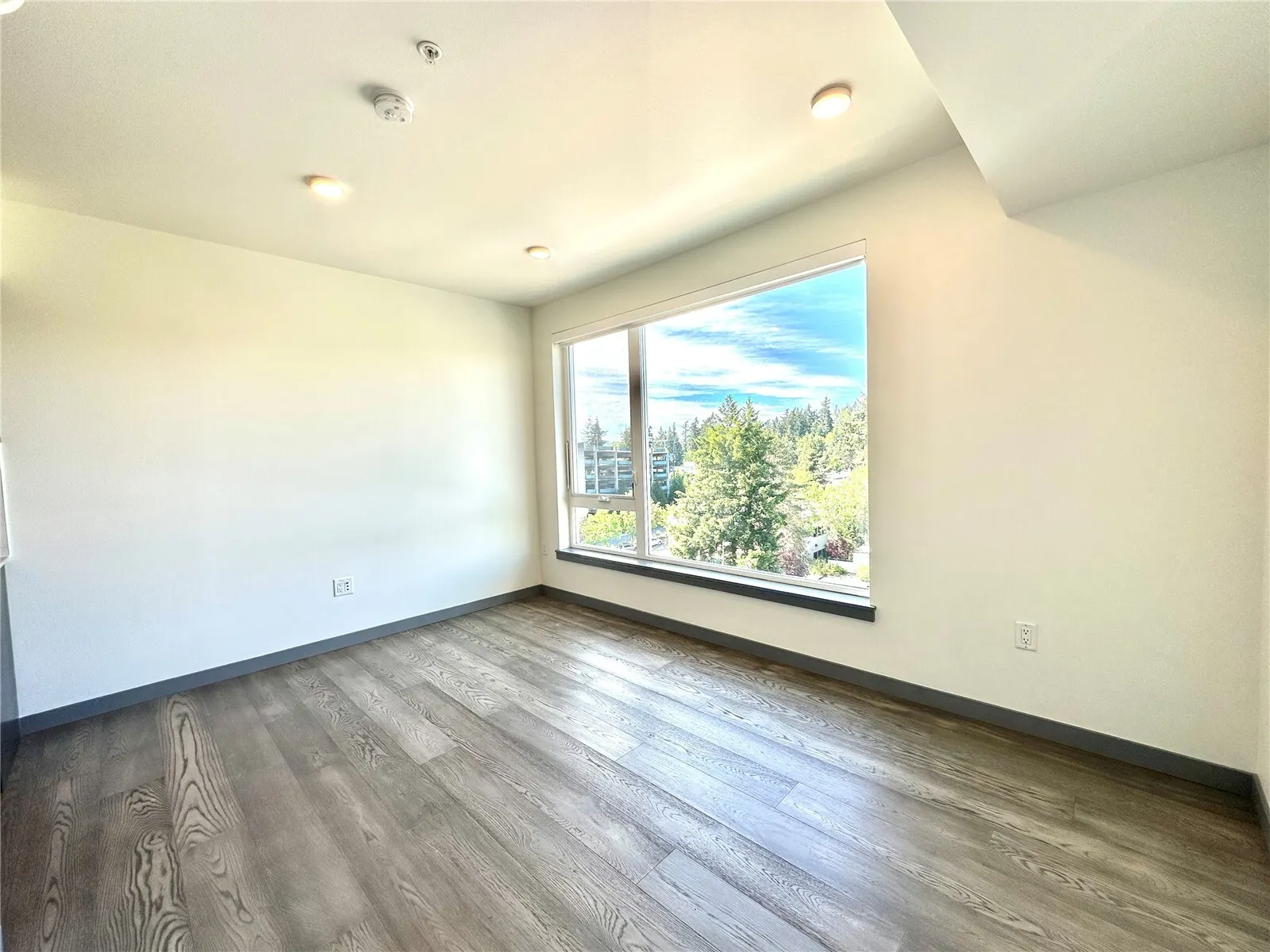 11903 NE 128th Street #603, Kirkland, WA 98034