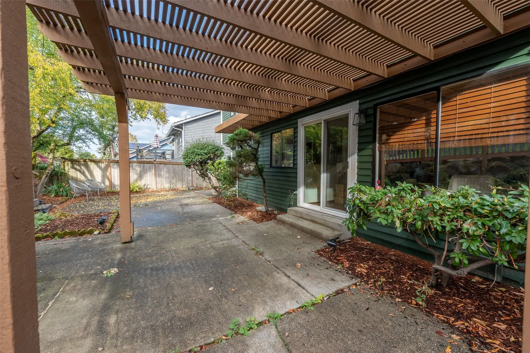 8118 6th Avenue SW, Seattle, WA 98106