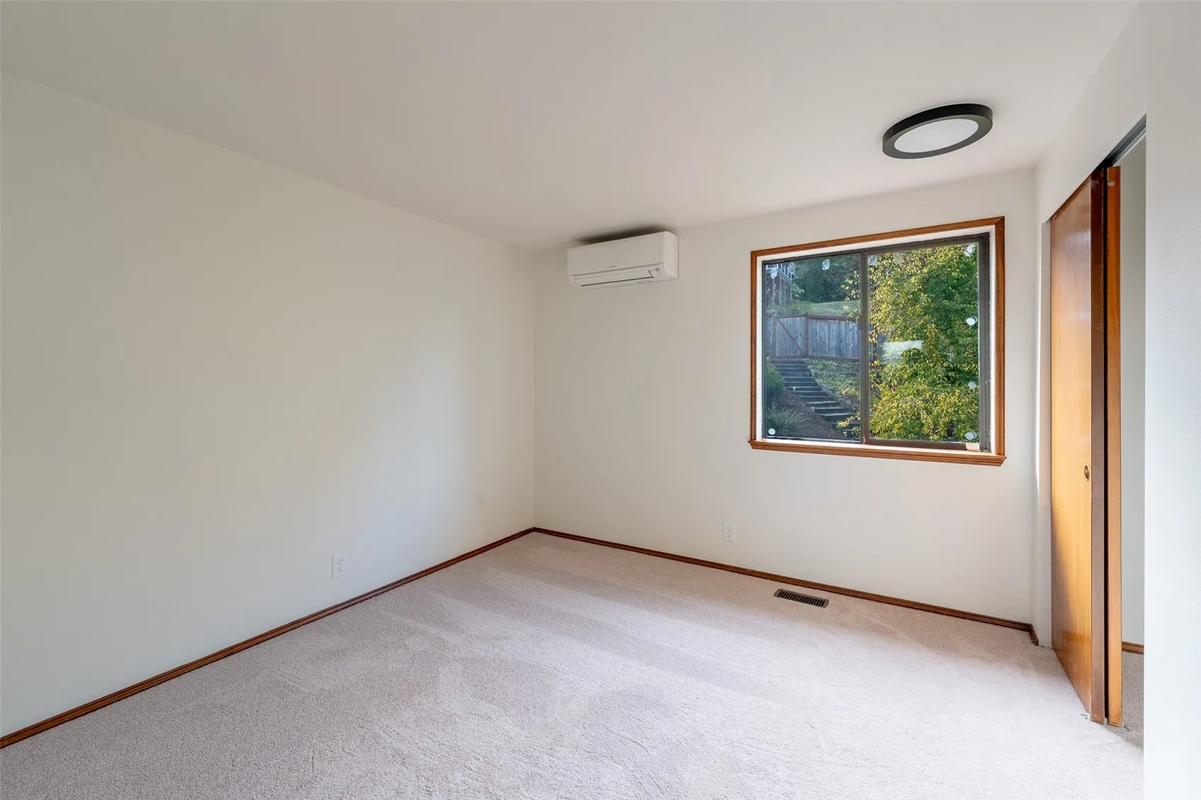 8118 6th Avenue SW, Seattle, WA 98106