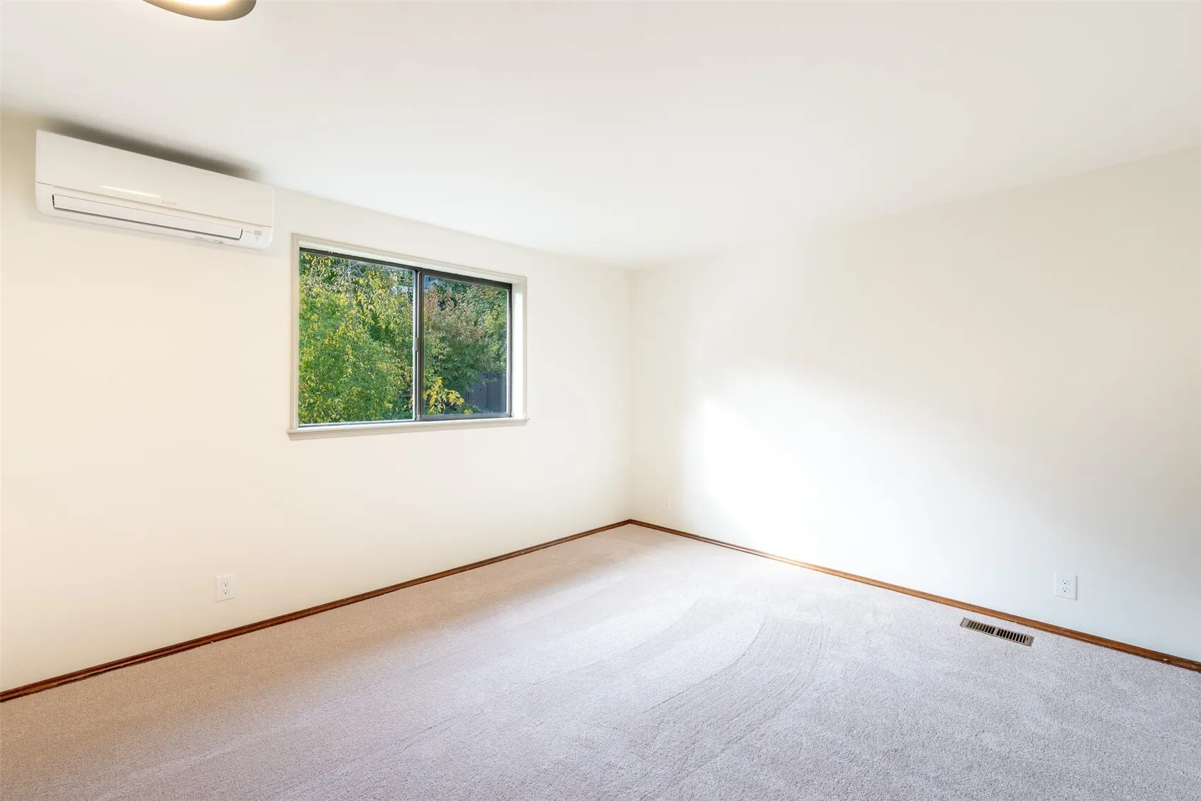 8118 6th Avenue SW, Seattle, WA 98106