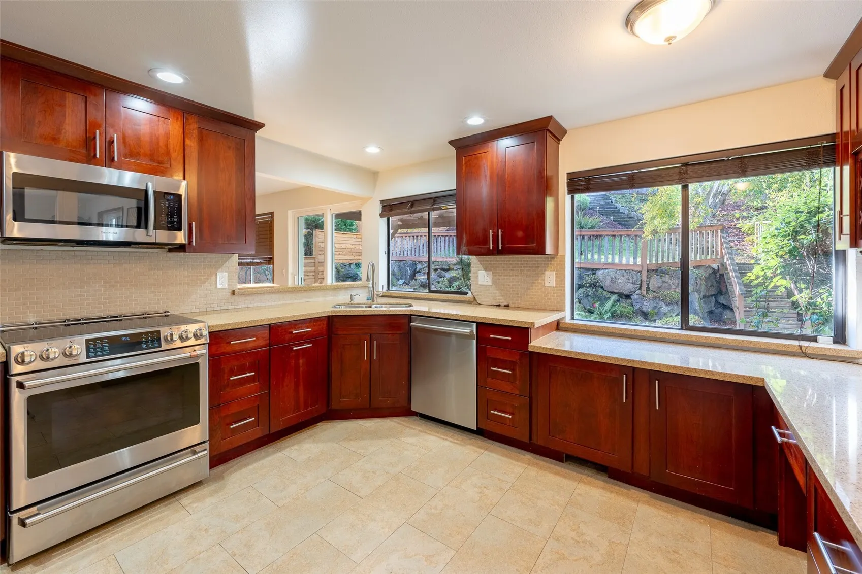 8118 6th Avenue SW, Seattle, WA 98106