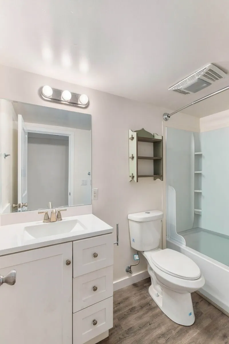38 Florentia Street , Seattle, WA 98109