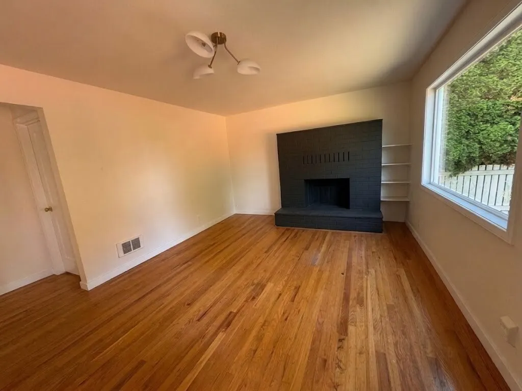9230 21st Avenue SW #D, Seattle, WA 98106