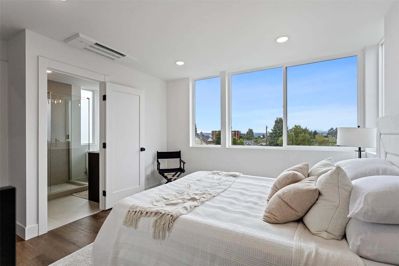 6318 41st Avenue SW #1A, Seattle, WA 98136