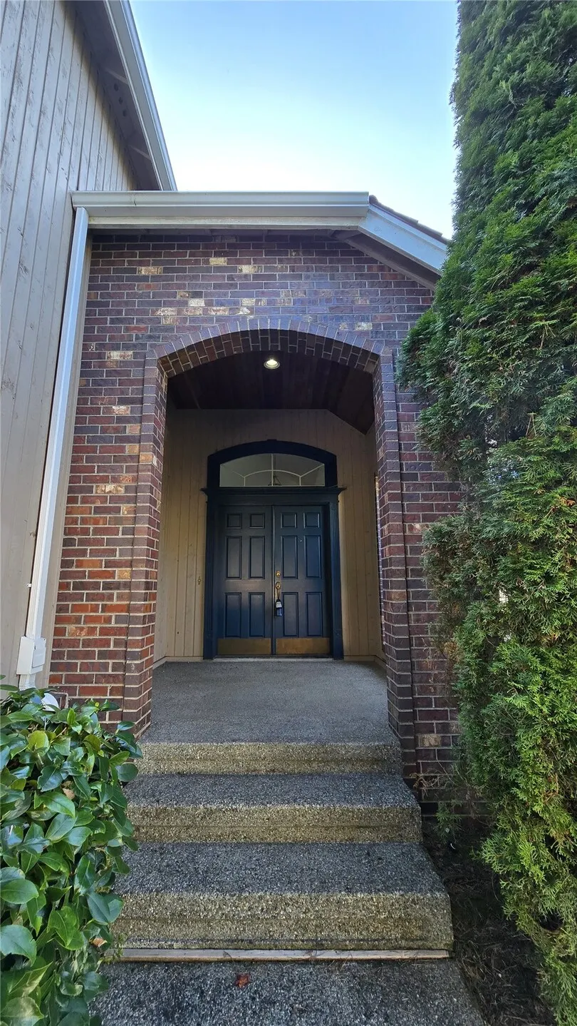 16323 NE 50th Way , Redmond, WA 98052