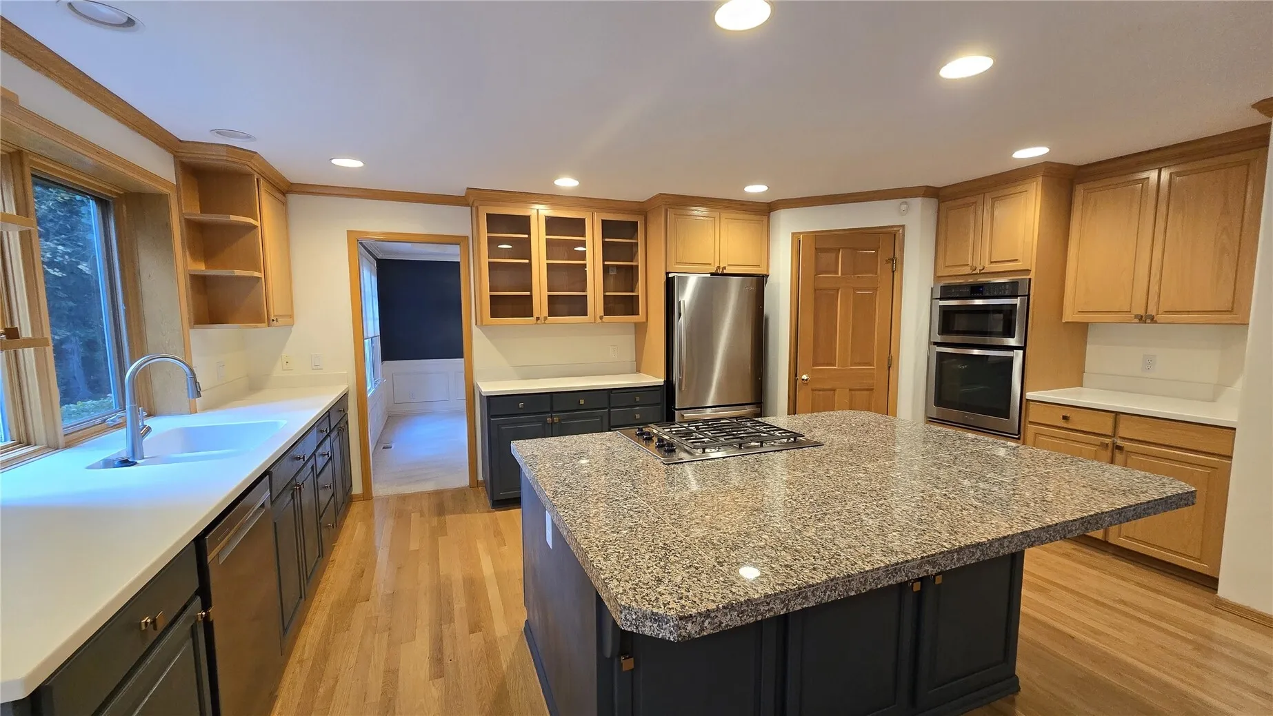16323 NE 50th Way , Redmond, WA 98052
