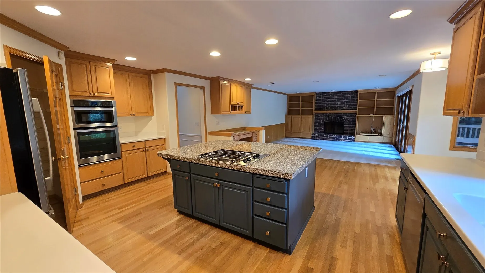 16323 NE 50th Way , Redmond, WA 98052
