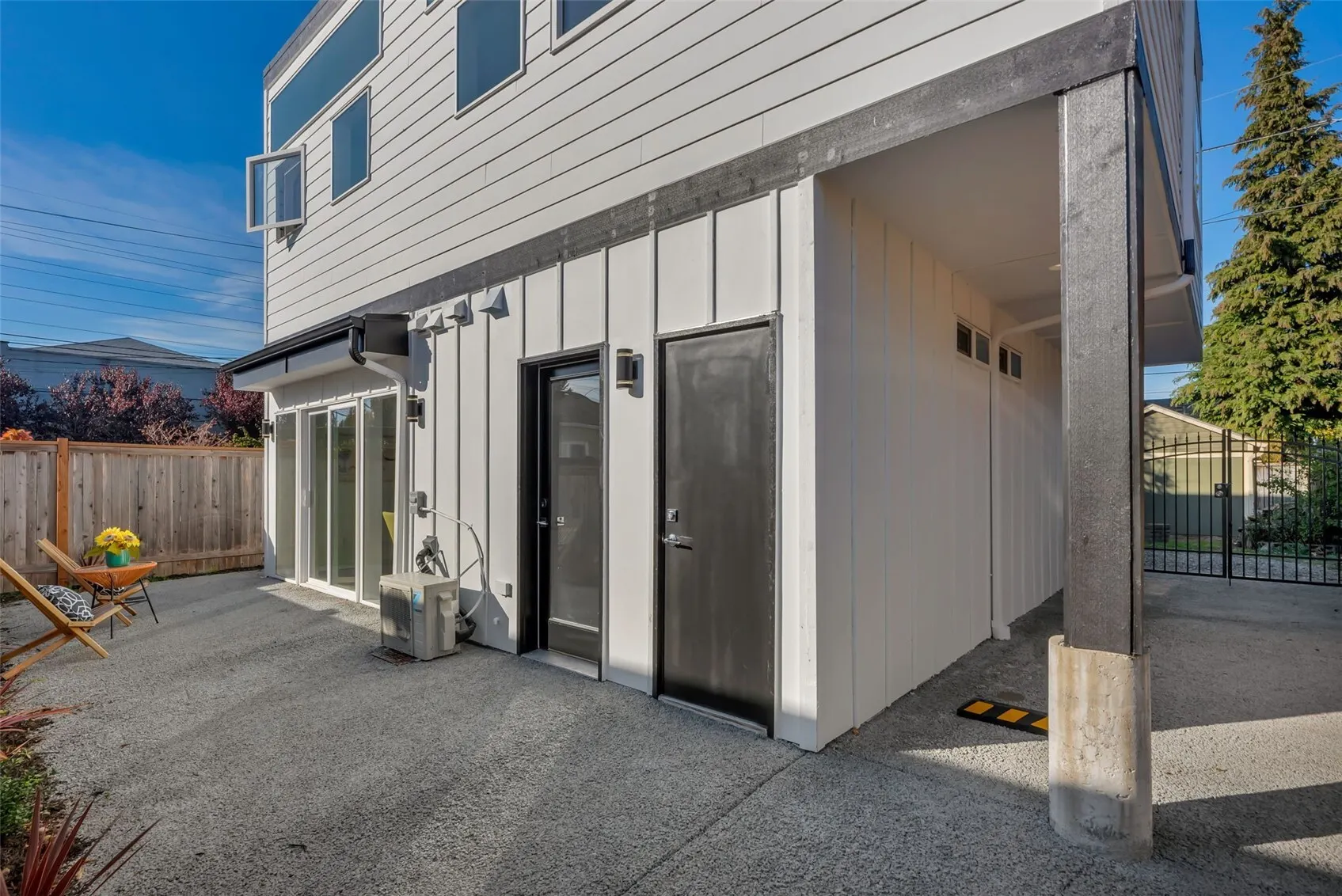 708 N 102nd , Seattle, WA 98133