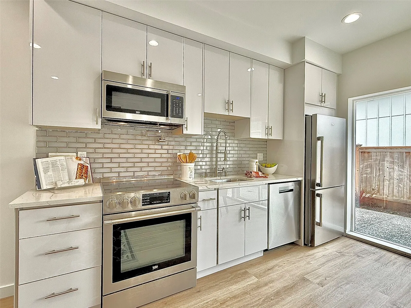 708 N 102nd , Seattle, WA 98133