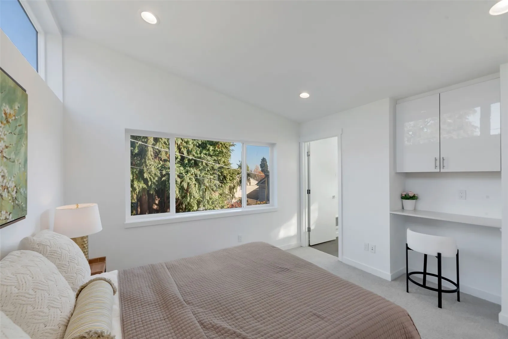 708 N 102nd , Seattle, WA 98133