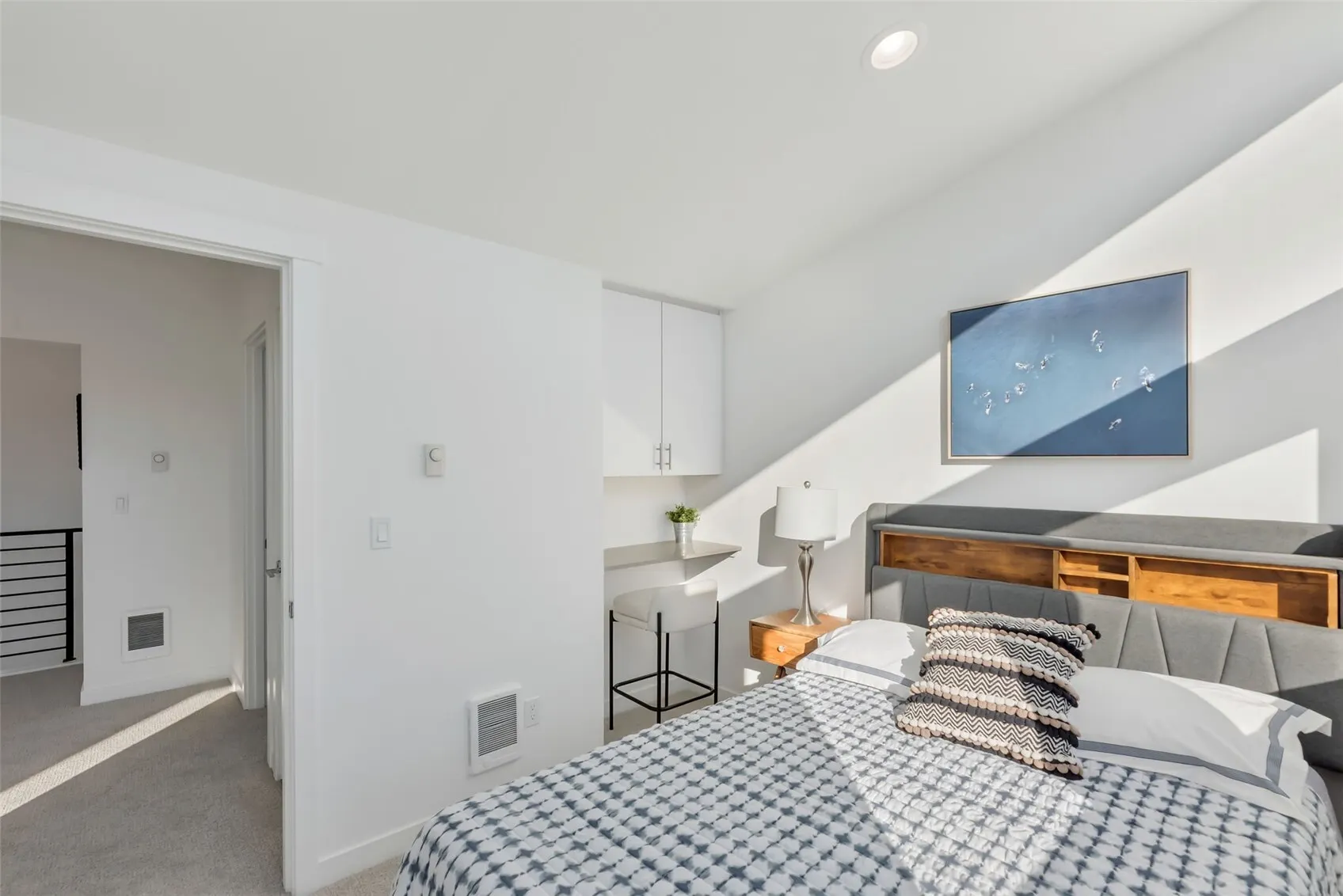 708 N 102nd , Seattle, WA 98133
