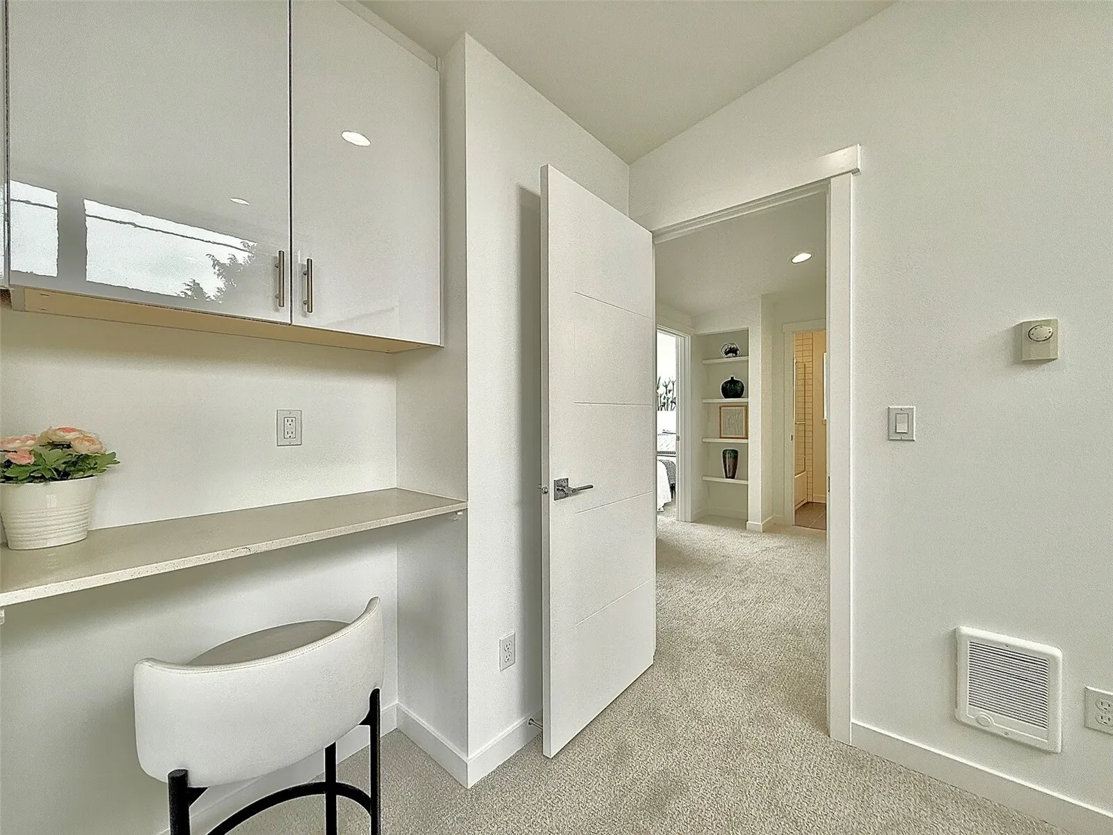 708 N 102nd , Seattle, WA 98133