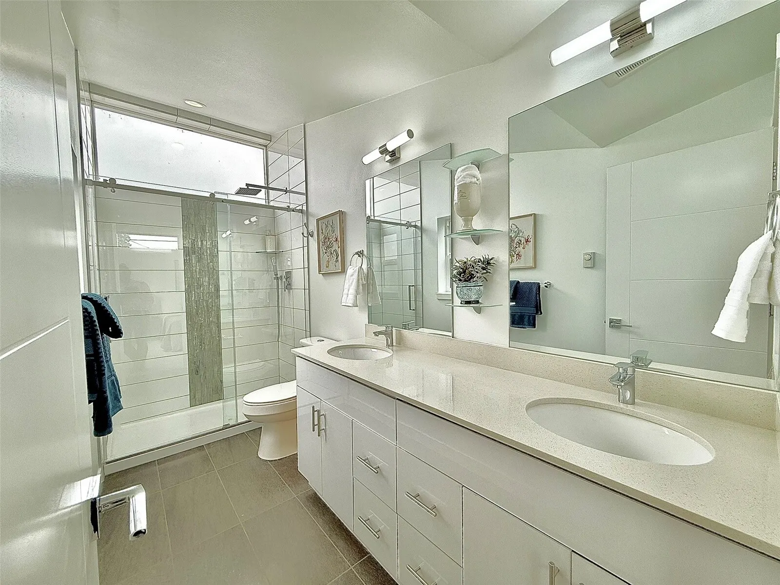 708 N 102nd , Seattle, WA 98133
